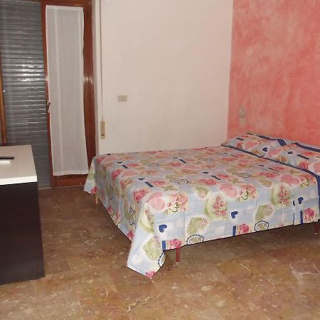 Hotel Sabbia D'Oro Pineto Buitenkant foto