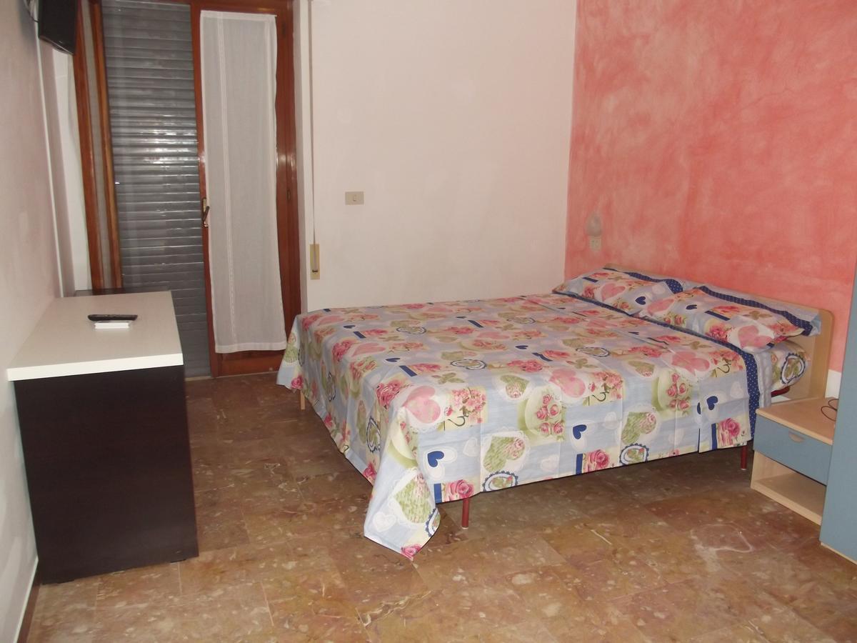 Hotel Sabbia D'Oro Pineto Buitenkant foto