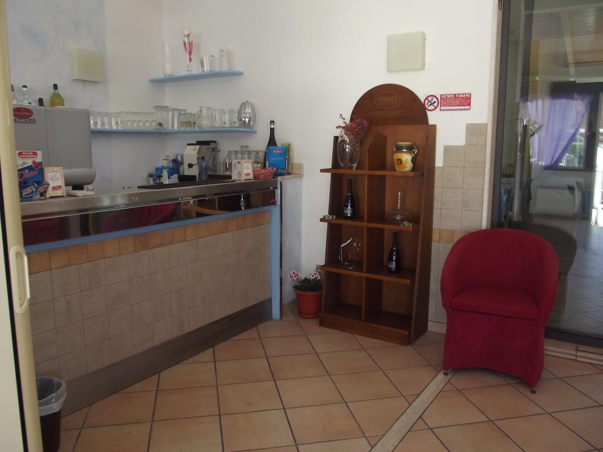 Hotel Sabbia D'Oro Pineto Buitenkant foto