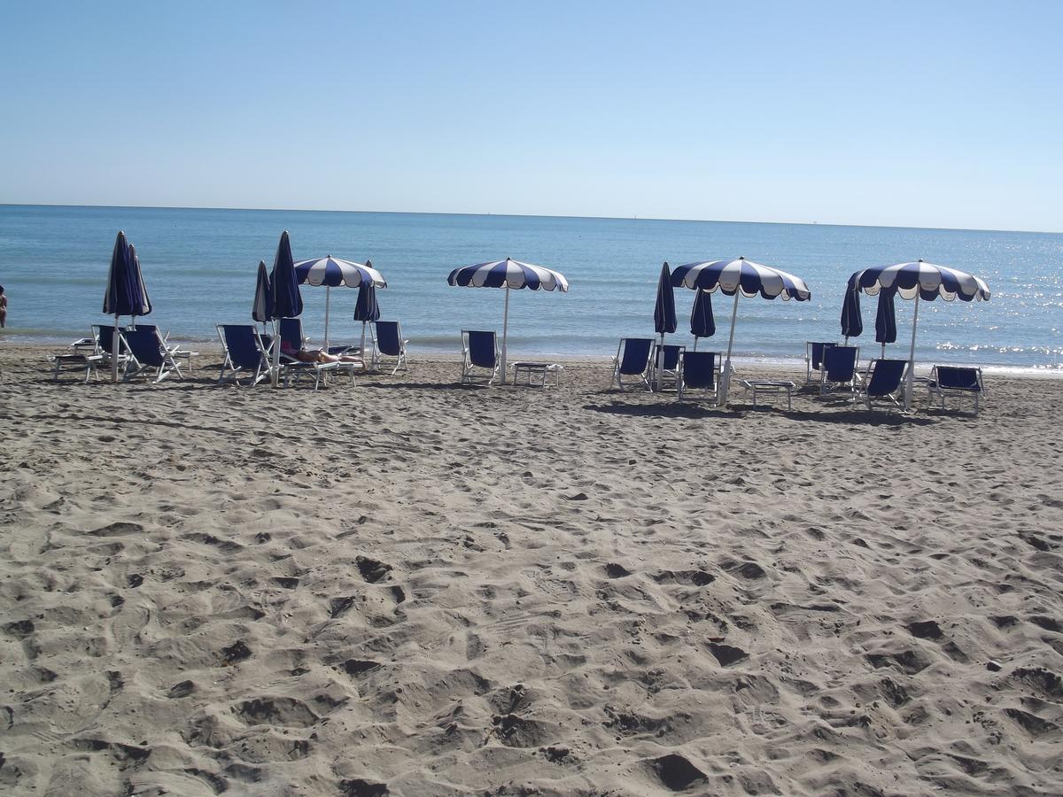Hotel Sabbia D'Oro Pineto Buitenkant foto