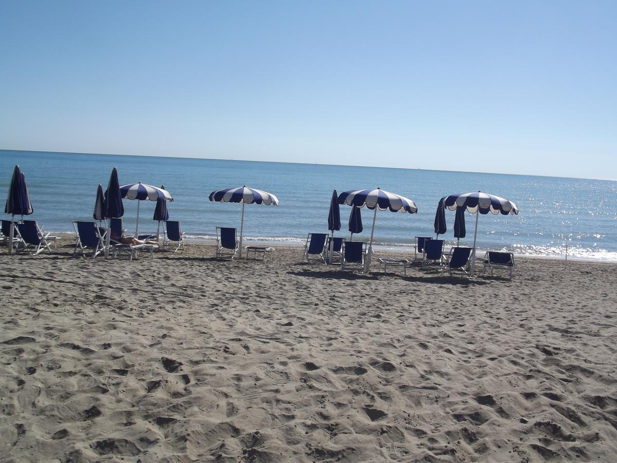 Hotel Sabbia D'Oro Pineto Buitenkant foto