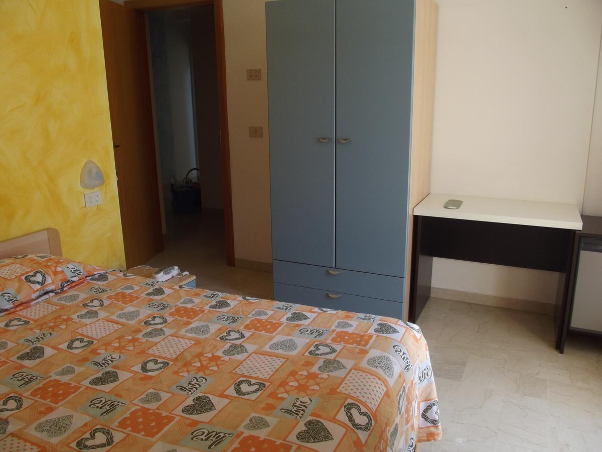 Hotel Sabbia D'Oro Pineto Buitenkant foto