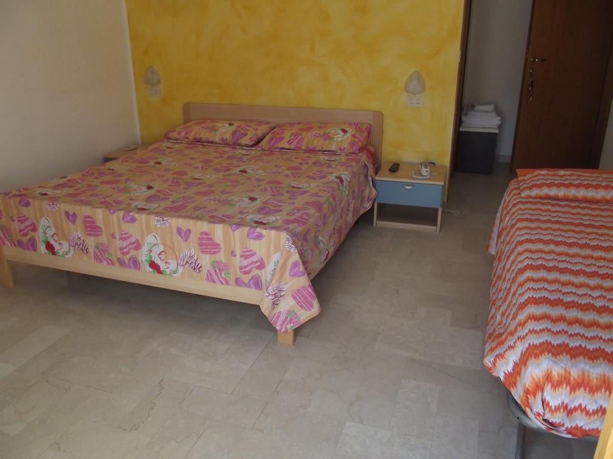 Hotel Sabbia D'Oro Pineto Buitenkant foto